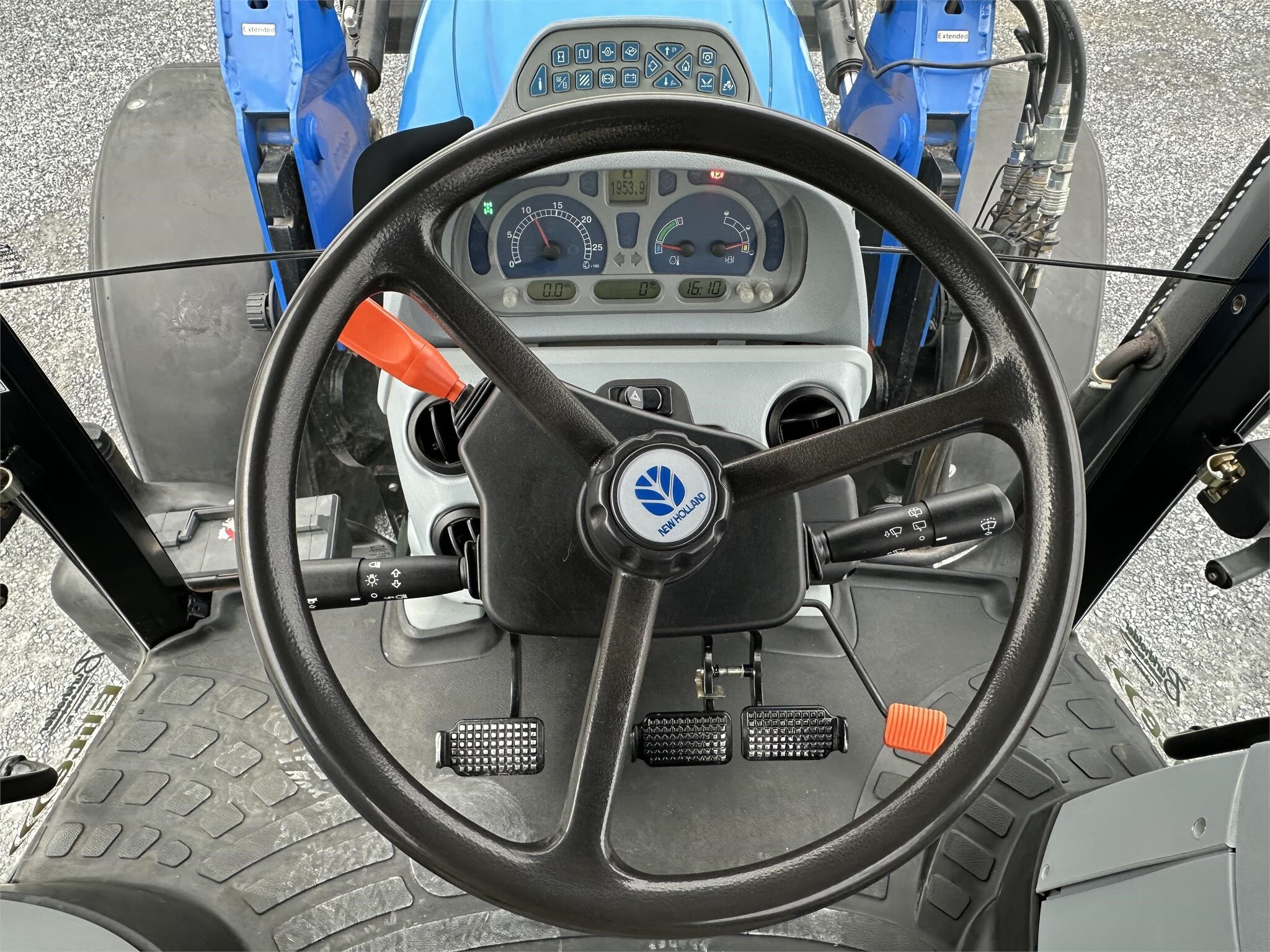 2010 New Holland T6070 Elite Tractor