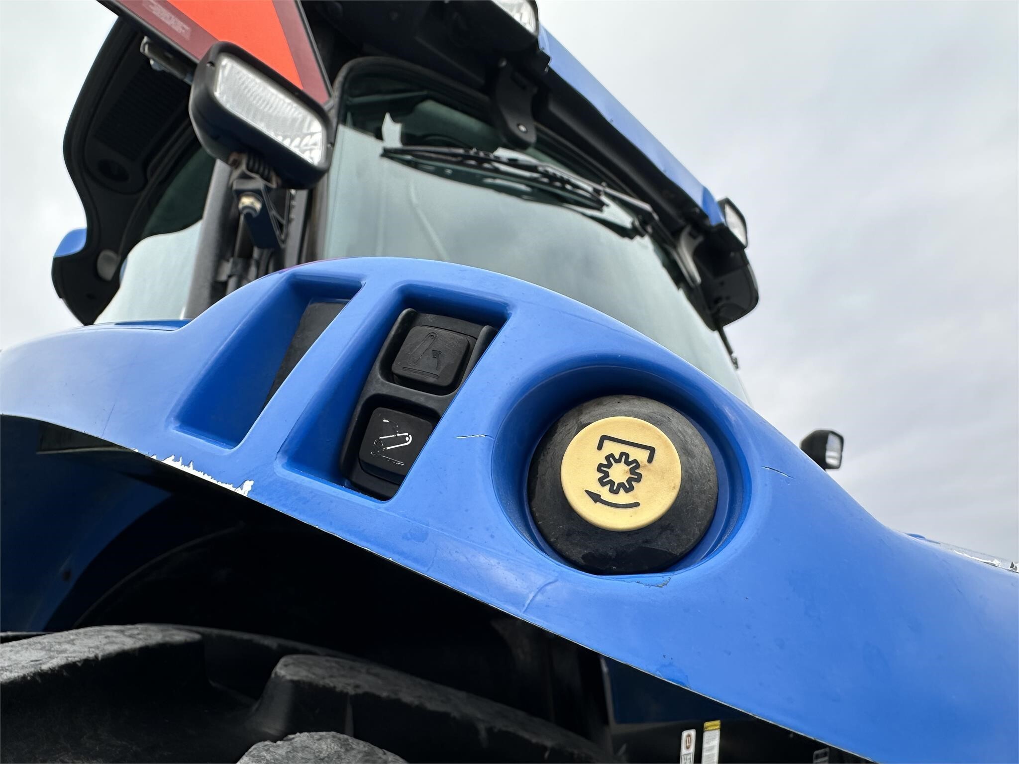 2010 New Holland T6070 Elite Tractor