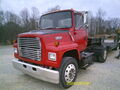 1992 Ford L8000 Semi Trucks/Trailer