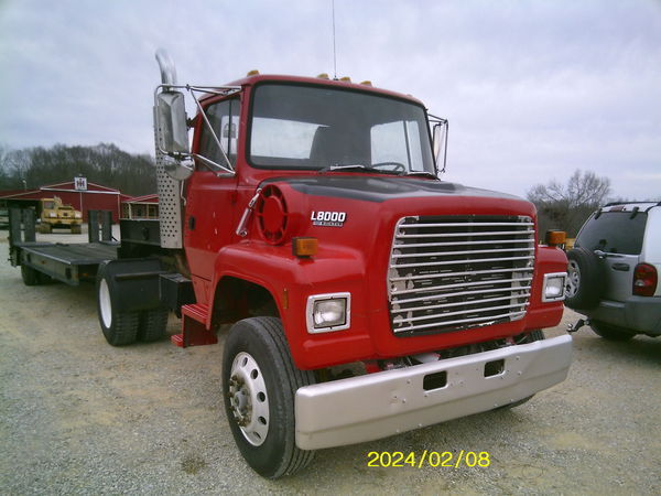 1992 Ford L8000 Semi Trucks/Trailer