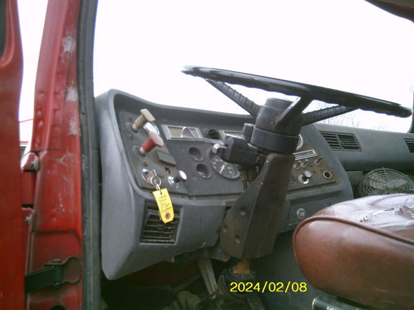 1992 Ford L8000 Semi Trucks/Trailer