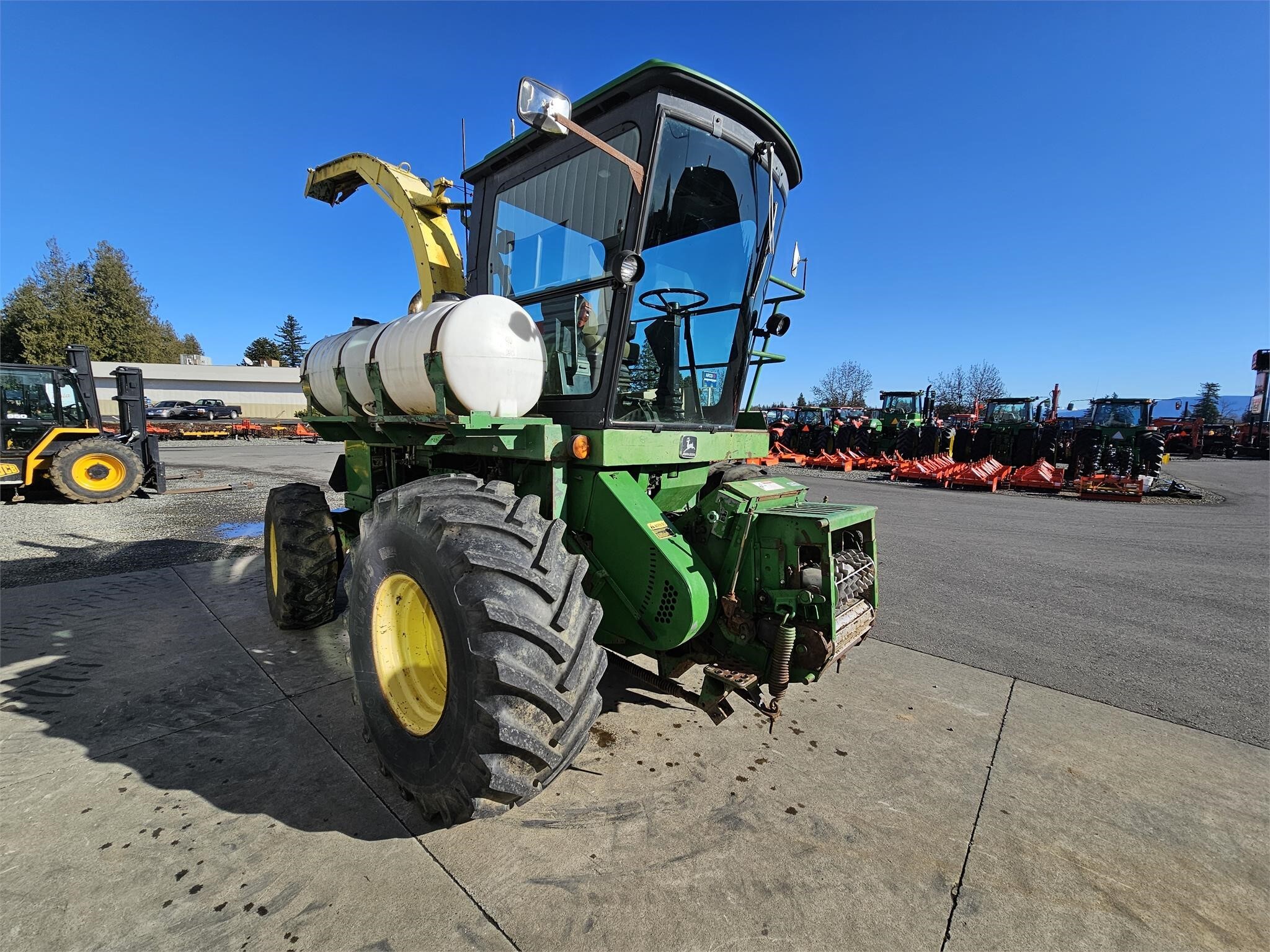1991 John Deere 5830 Self-Propelled Forage Harvester