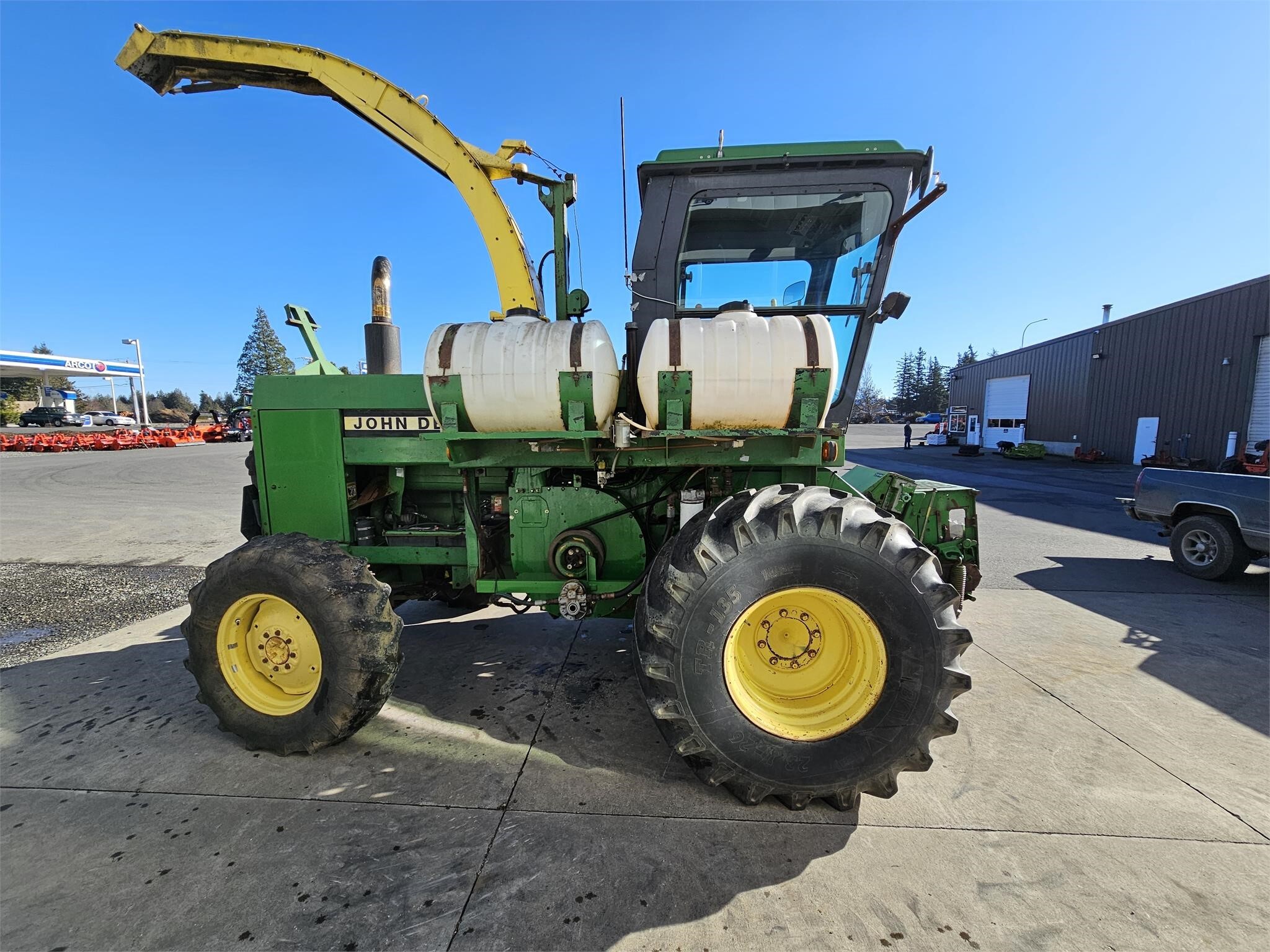 1991 John Deere 5830 Self-Propelled Forage Harvester