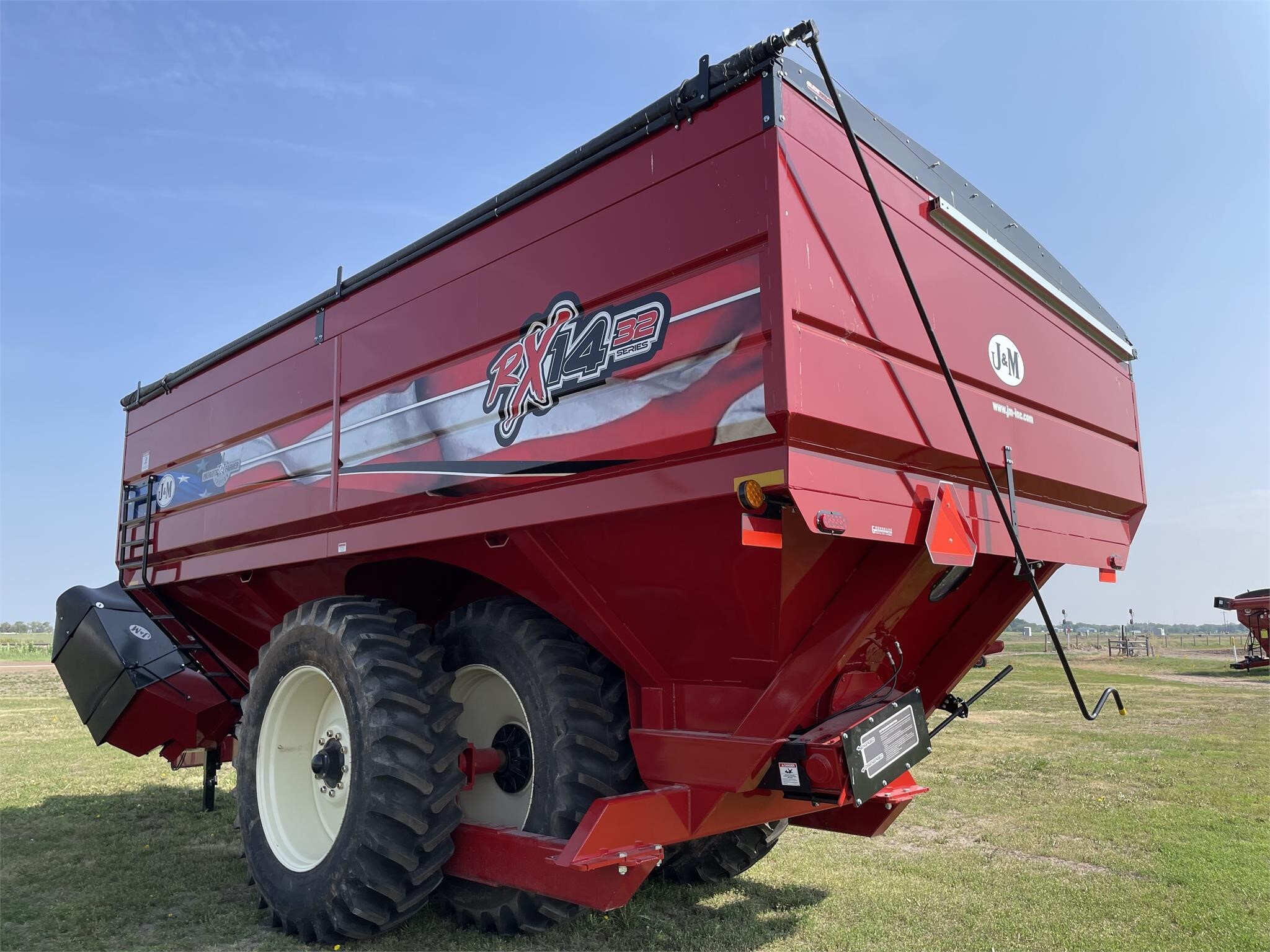 2023 J&M 1432-22D Grain Cart
