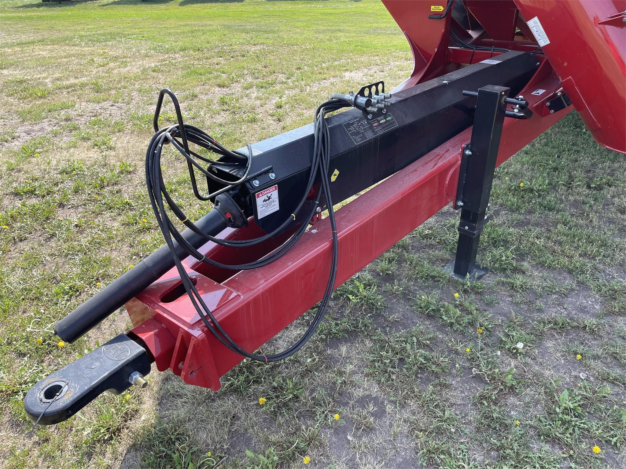 2023 J&M 1432-22D Grain Cart
