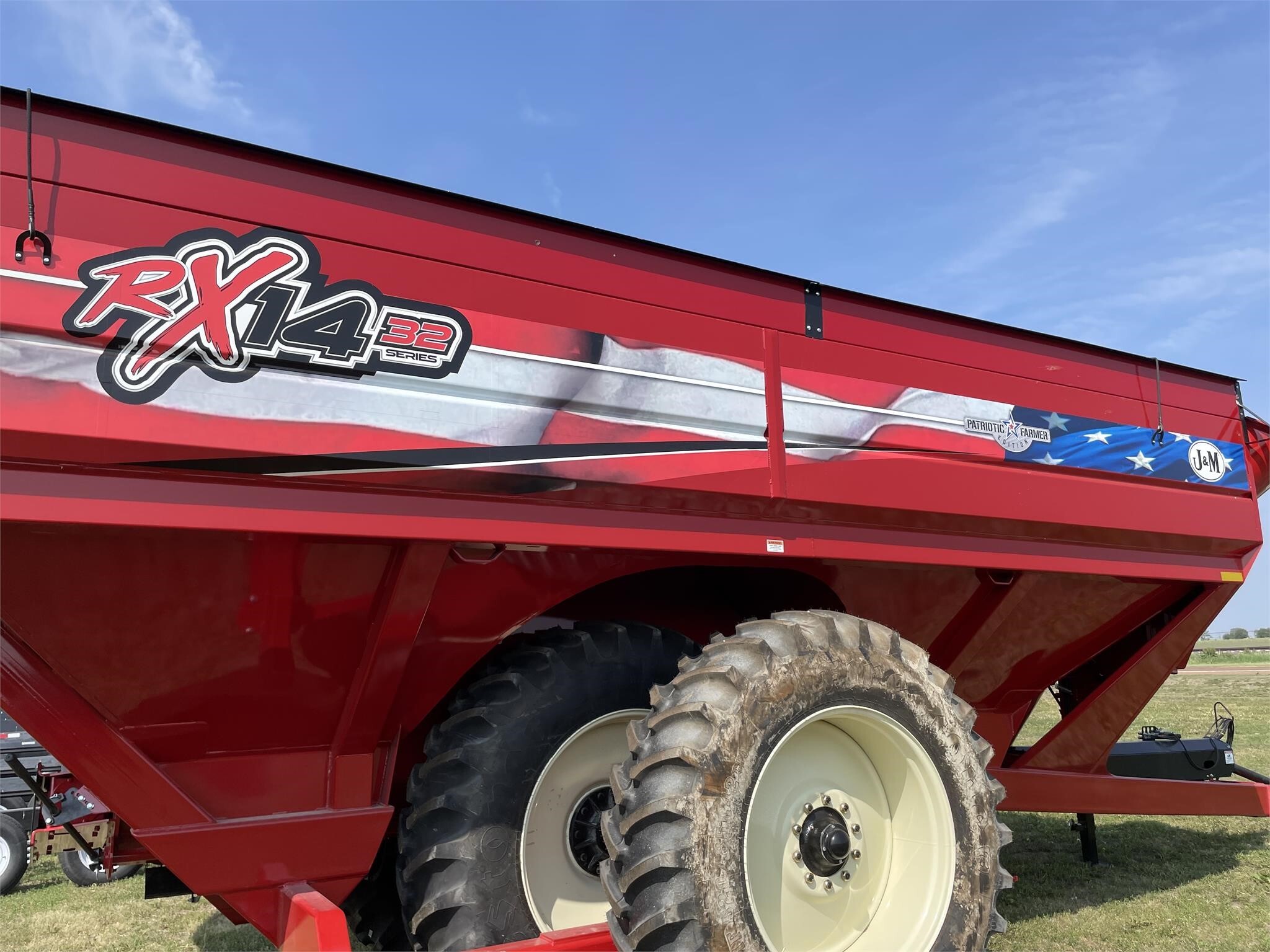 2023 J&M 1432-22D Grain Cart
