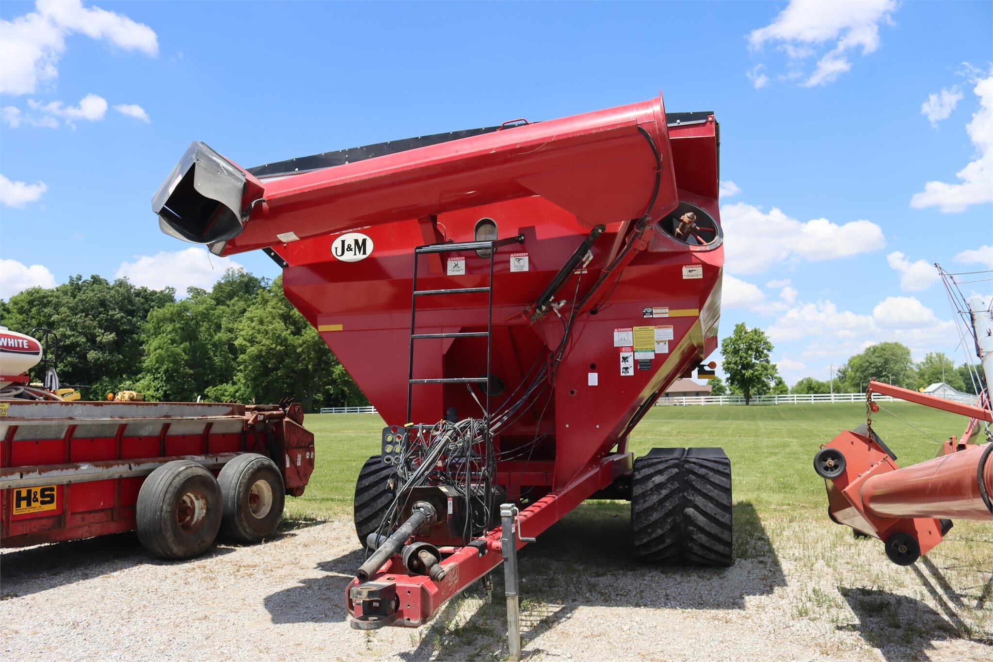 2013 J&M 1250-20T Grain Cart