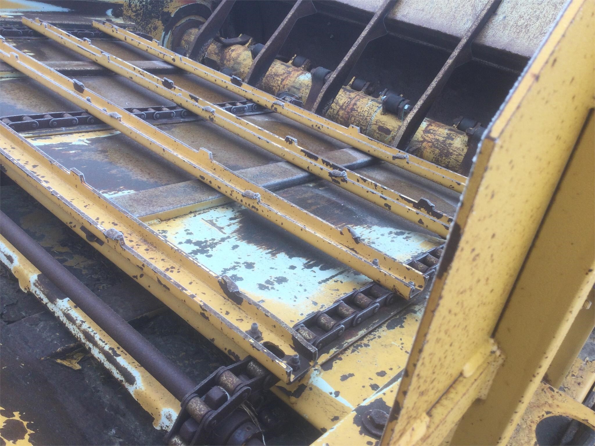  Haybuster 2650 Grinders and Mixer