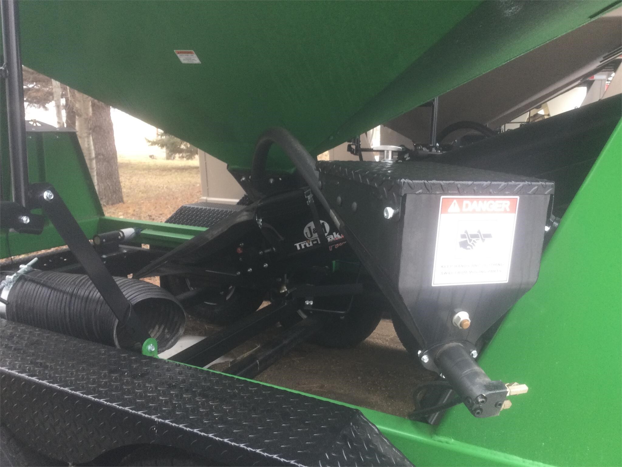 2024 J&M LC390 Seed Tender