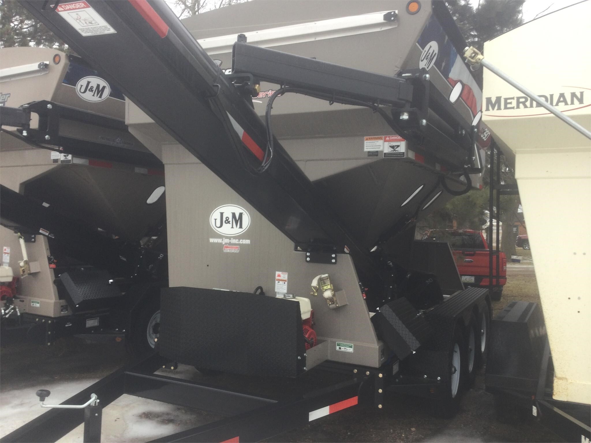 2024 J&M LC390 Seed Tender