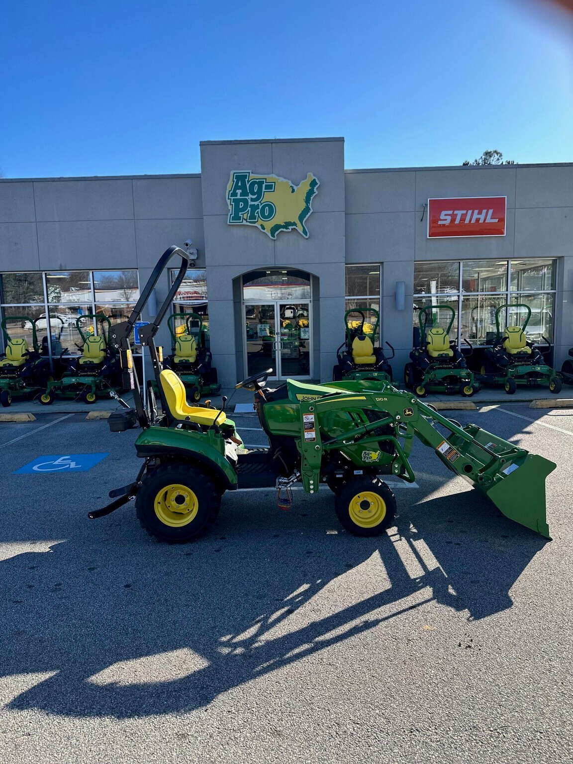 2022 John Deere 1023E Tractor