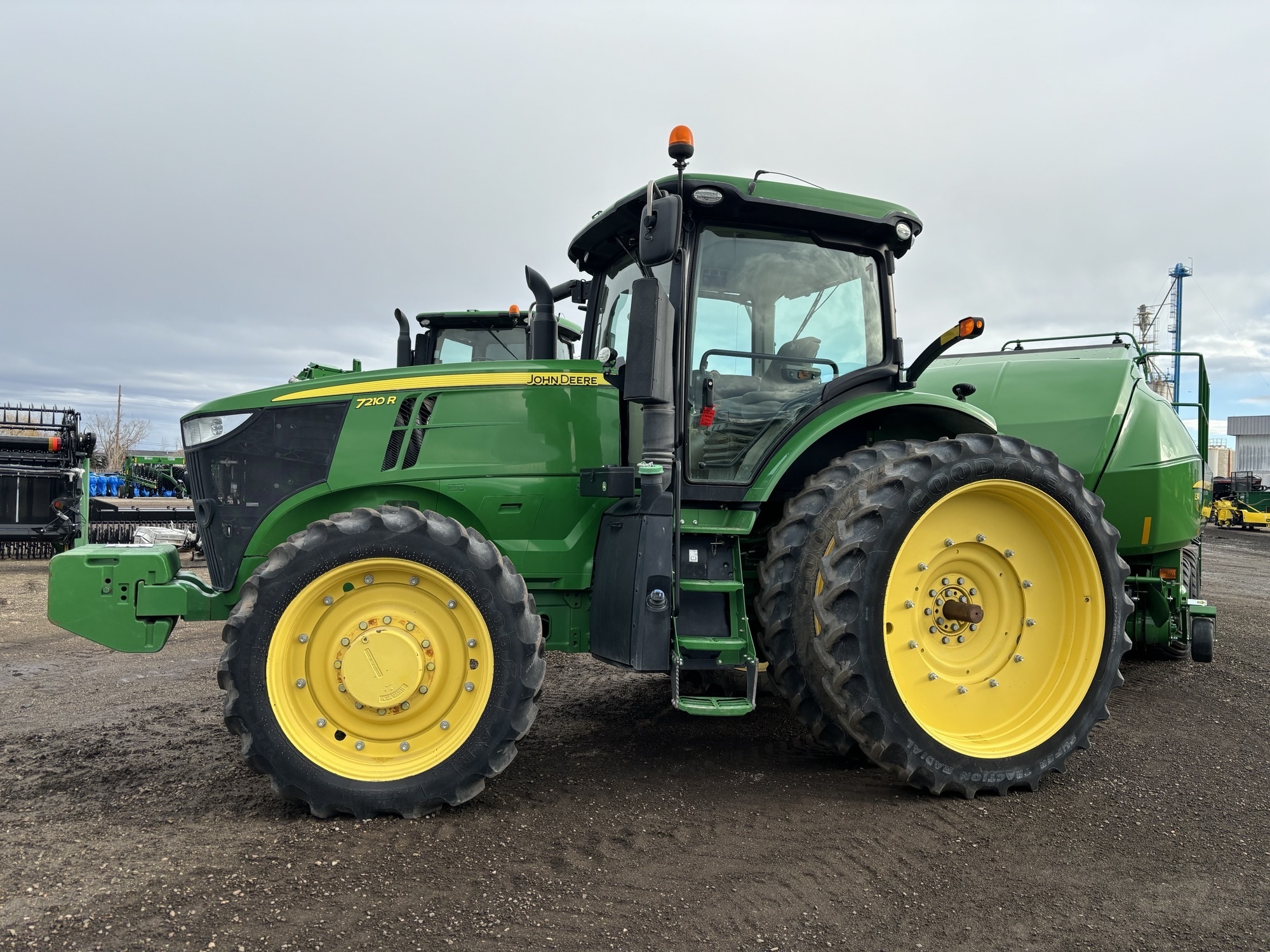 2014 John Deere 7210R Tractor