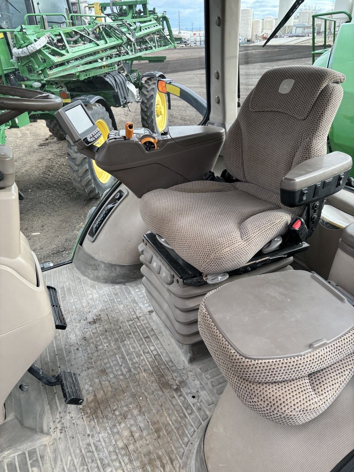 2014 John Deere 7210R Tractor