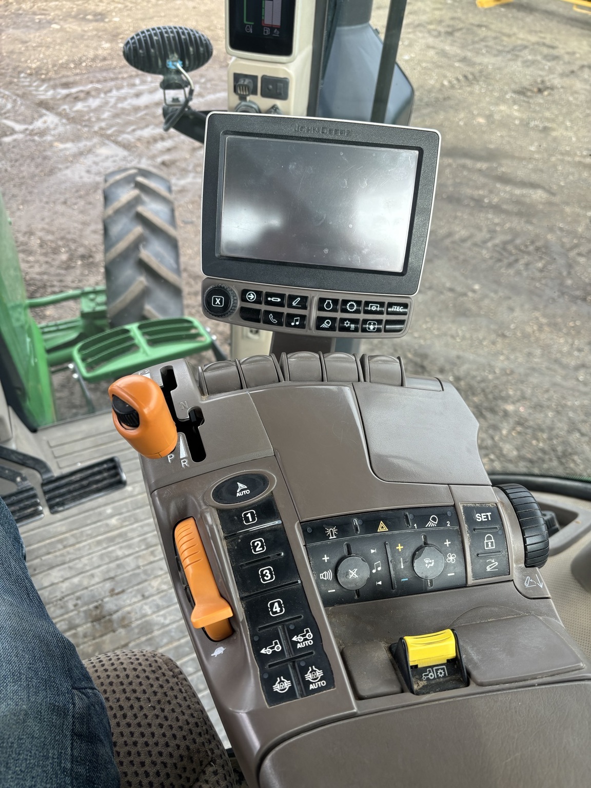 2014 John Deere 7210R Tractor