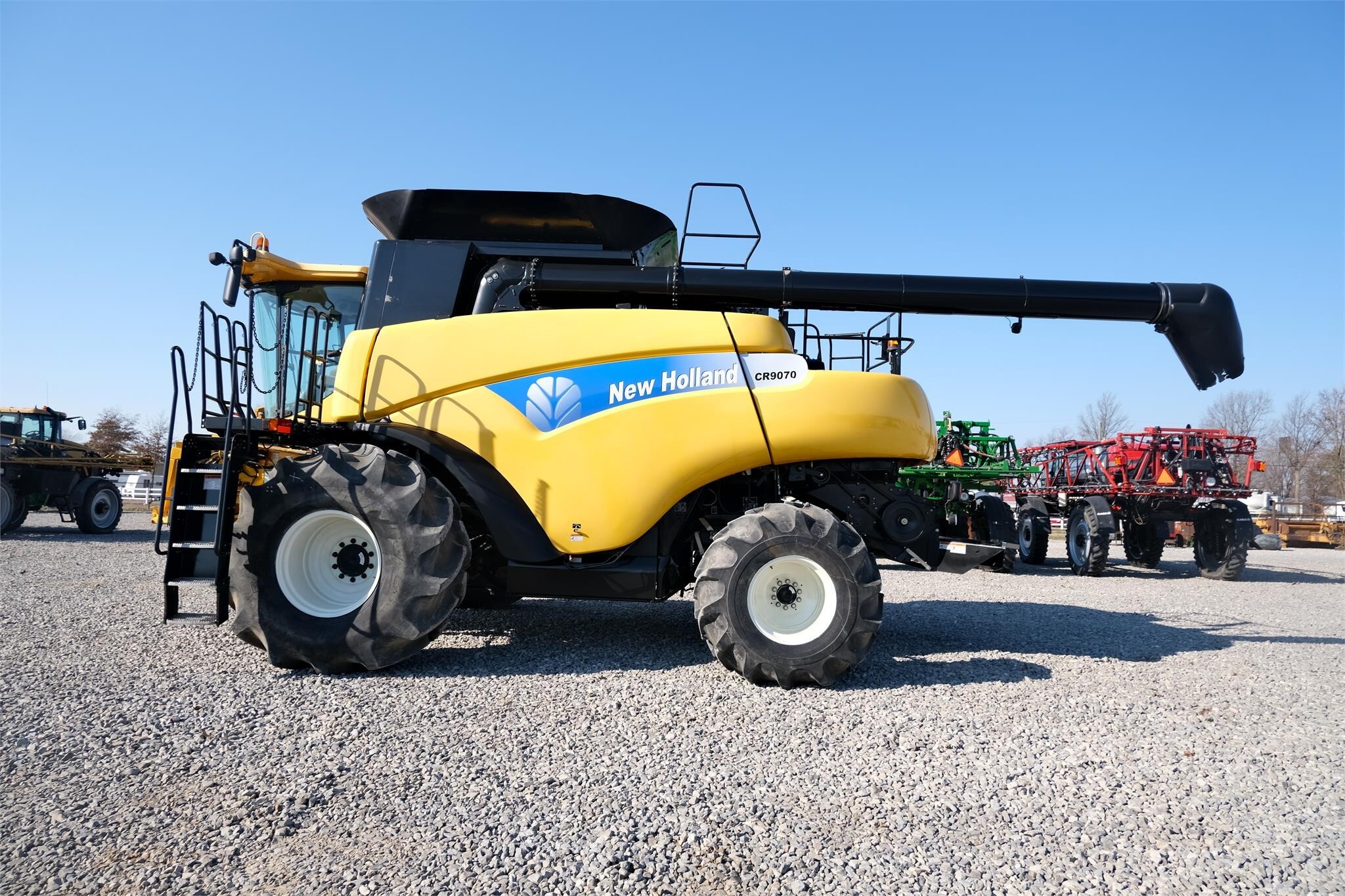 2011 New Holland CR9070 Combine