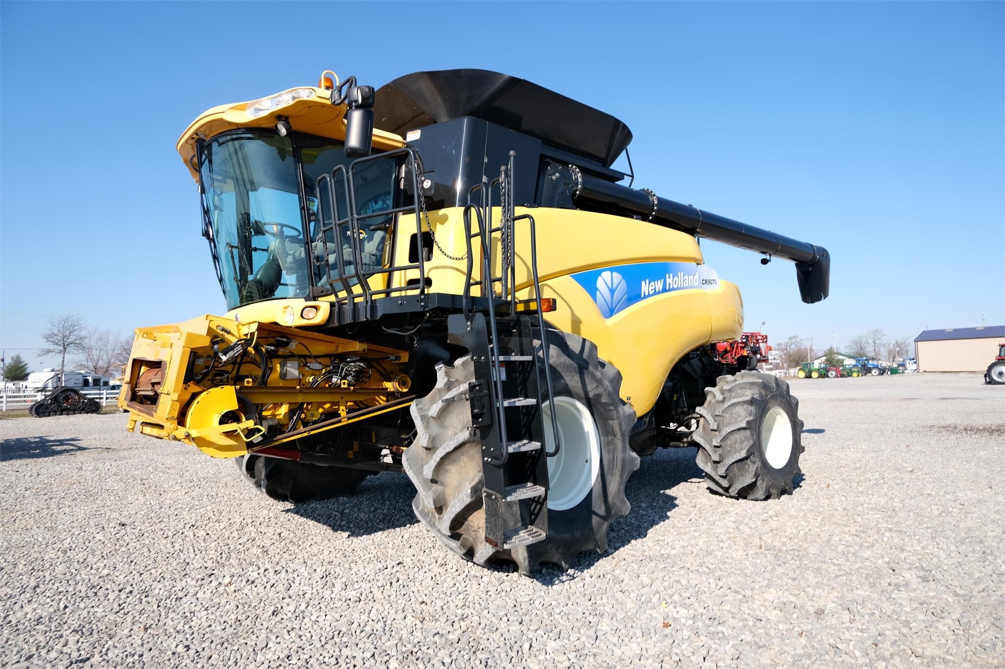 2011 New Holland CR9070 Combine