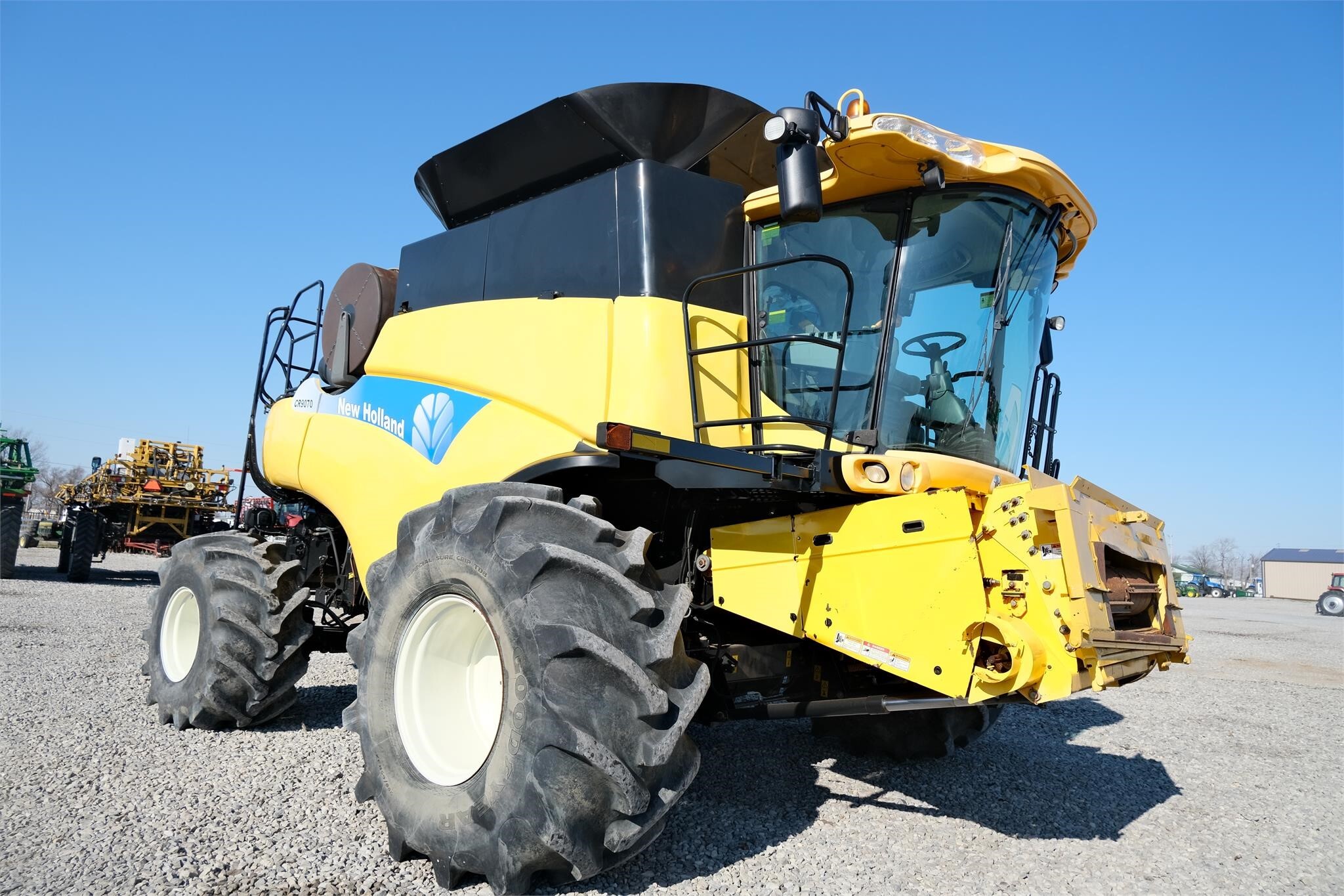 2011 New Holland CR9070 Combine