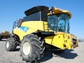 2011 New Holland CR9070 Combine