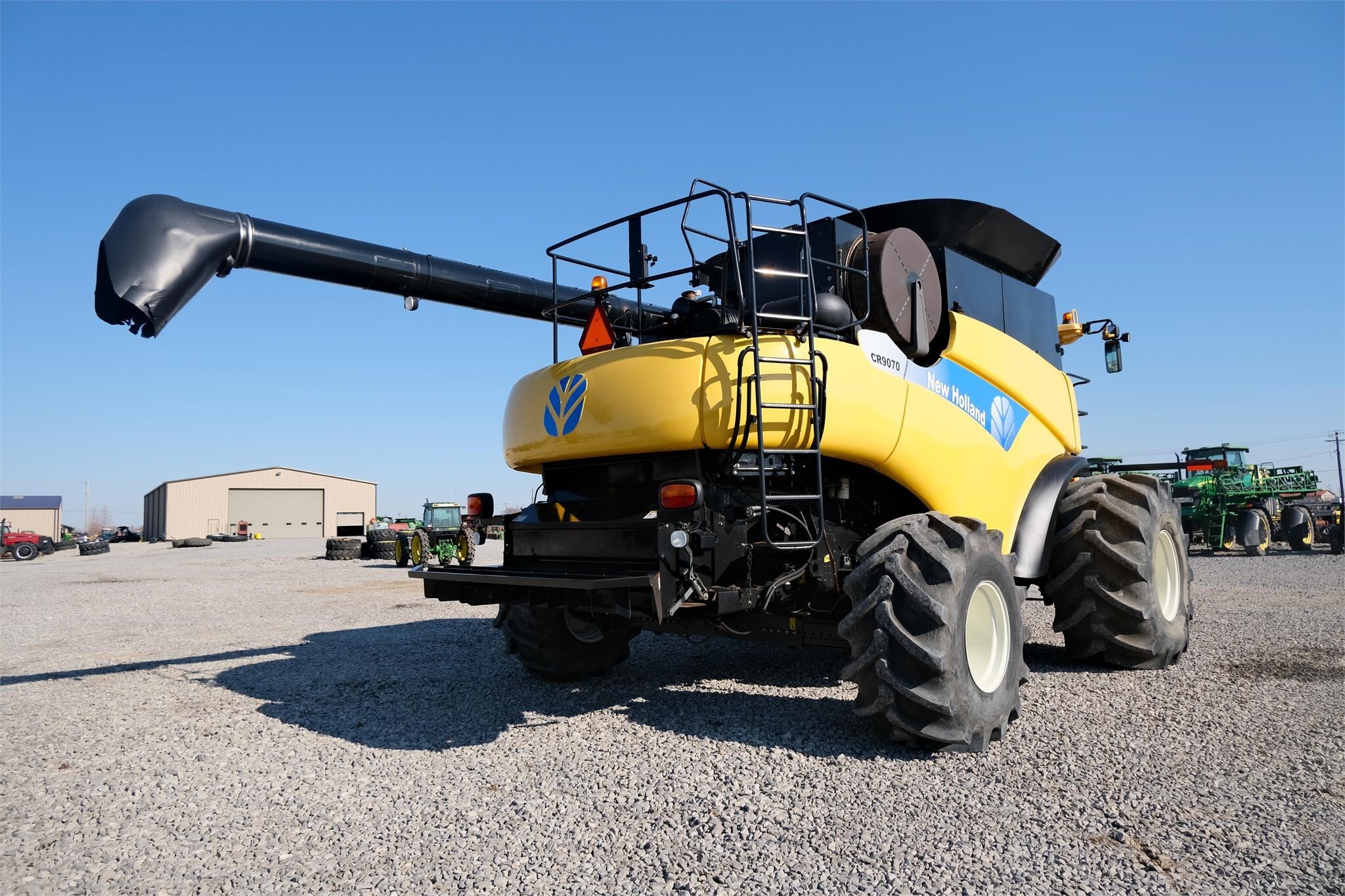 2011 New Holland CR9070 Combine