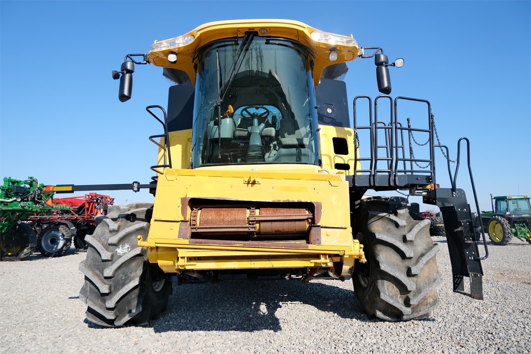 2011 New Holland CR9070 Combine