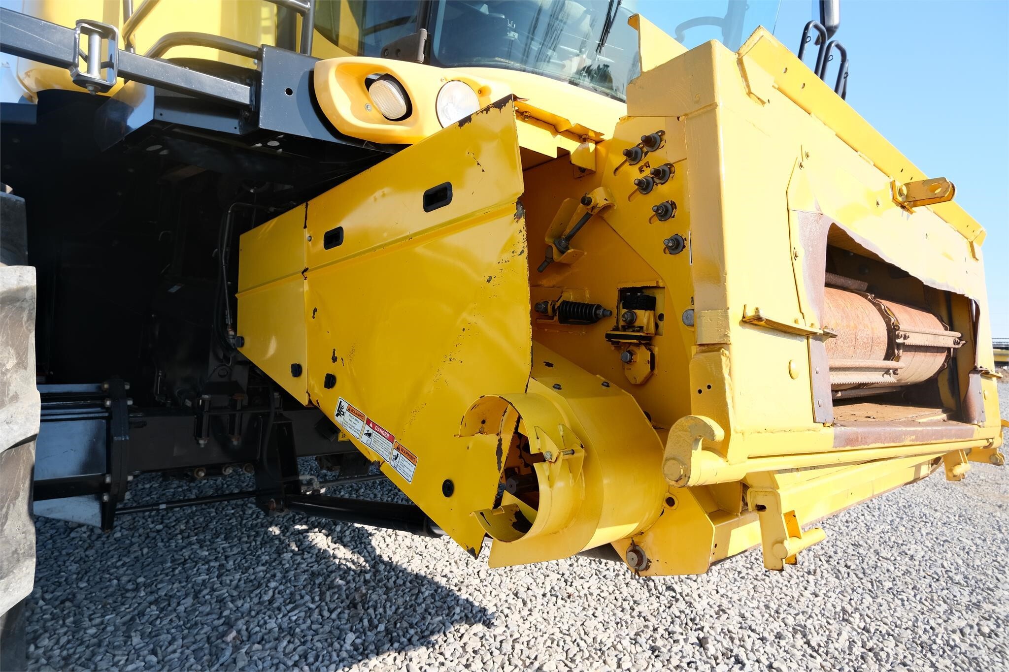 2011 New Holland CR9070 Combine