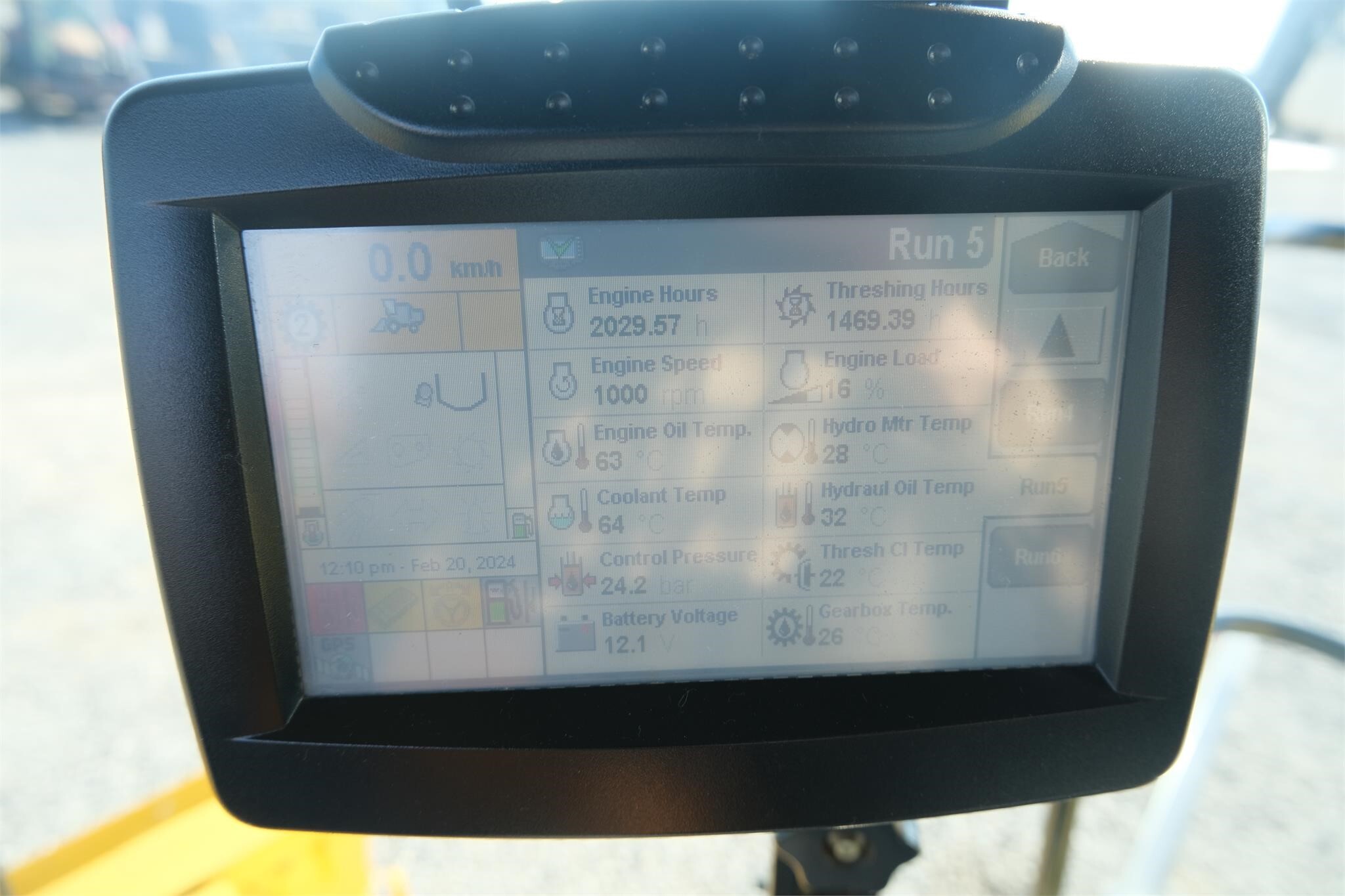 2011 New Holland CR9070 Combine
