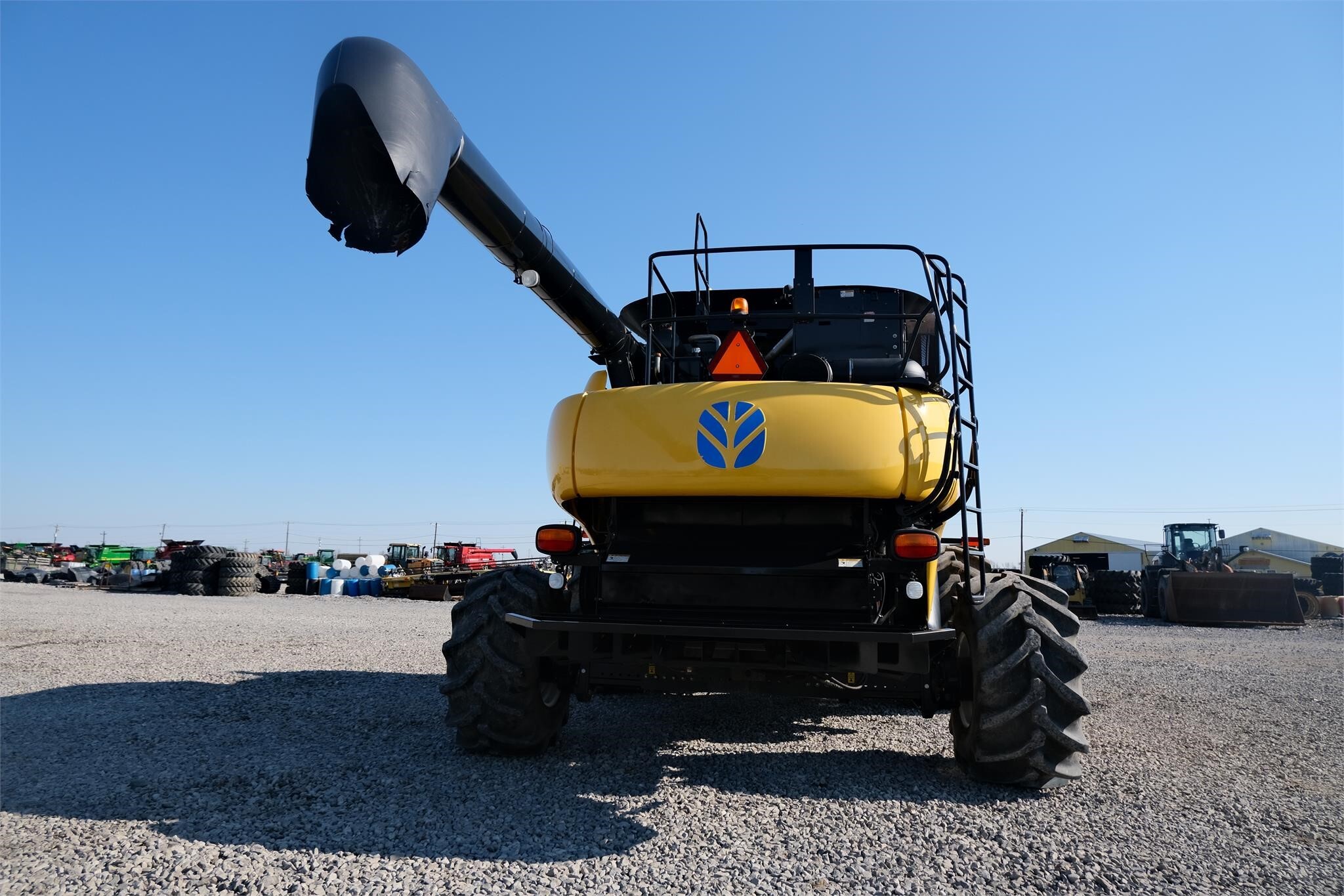 2011 New Holland CR9070 Combine