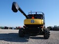 2011 New Holland CR9070 Combine