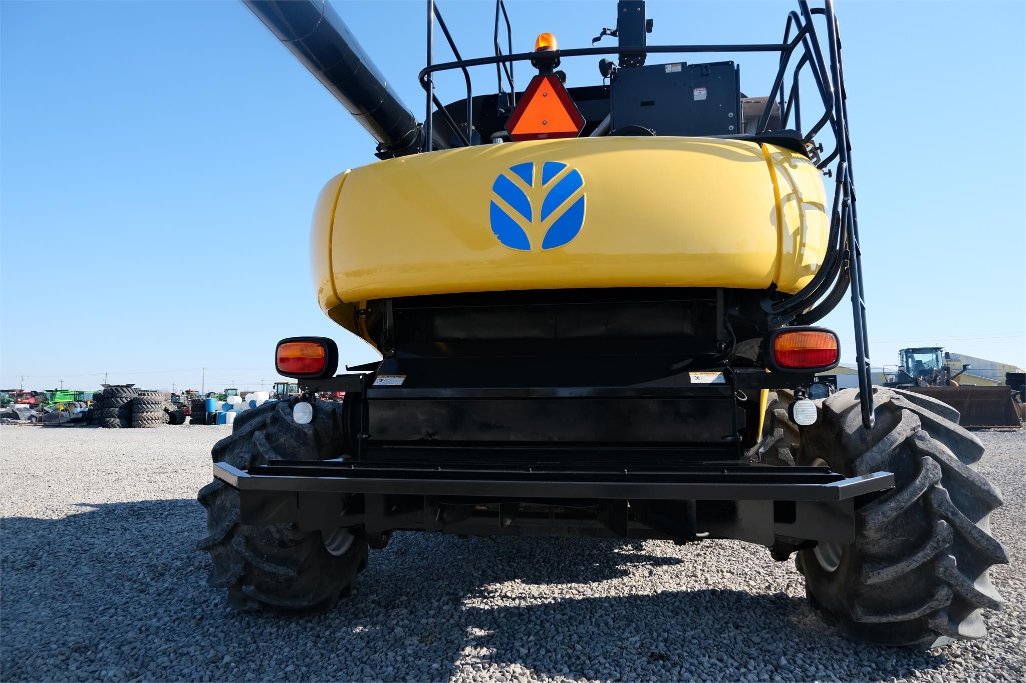 2011 New Holland CR9070 Combine