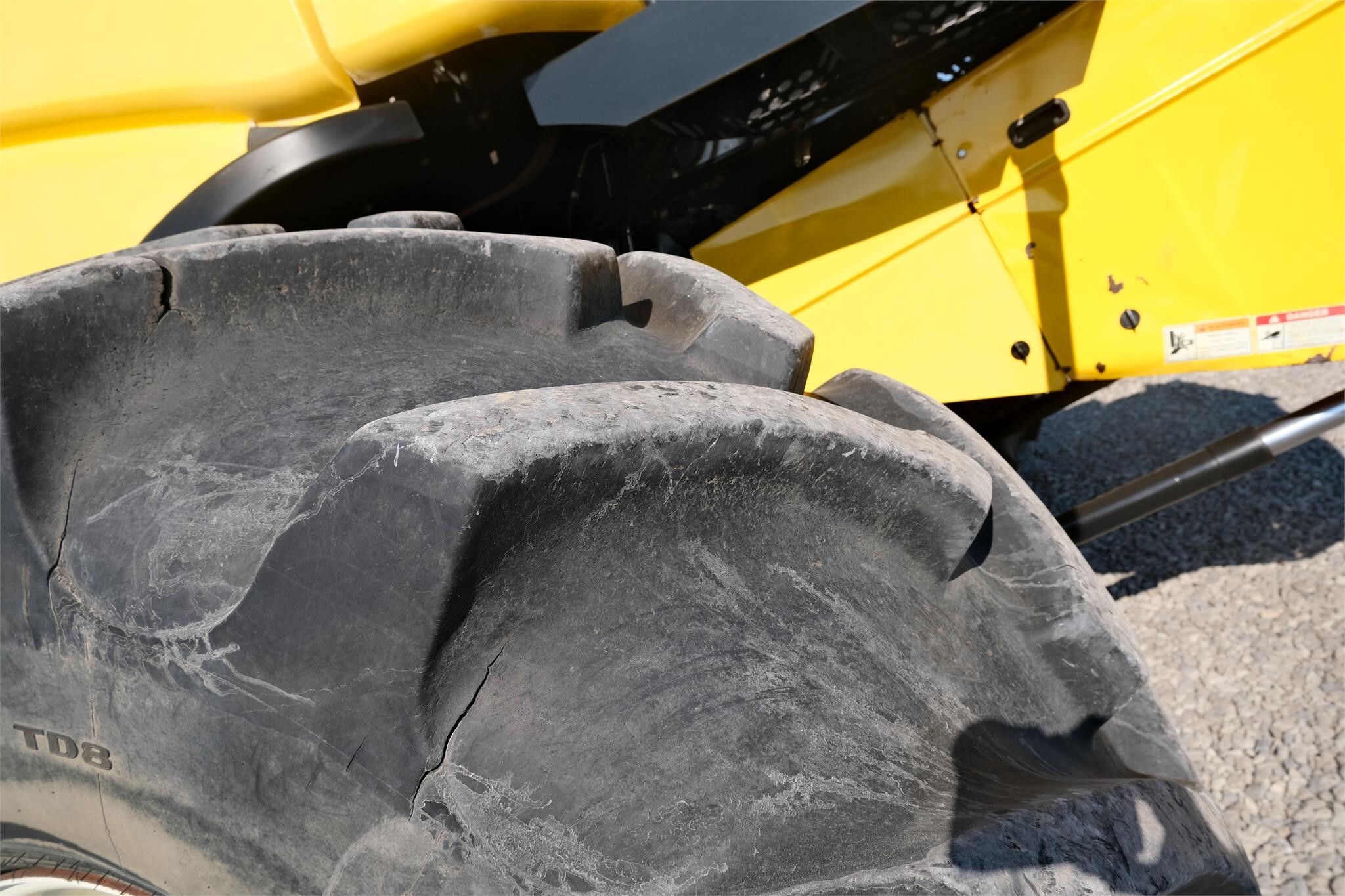 2011 New Holland CR9070 Combine