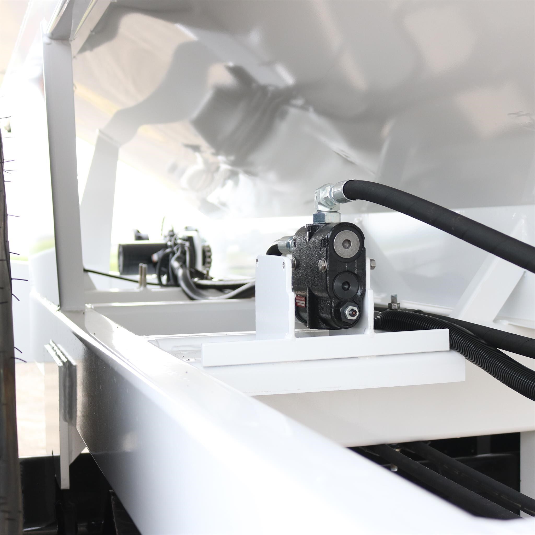 2025 Dalton Ag Products 1000 Pull-Type Fertilizer Spreader