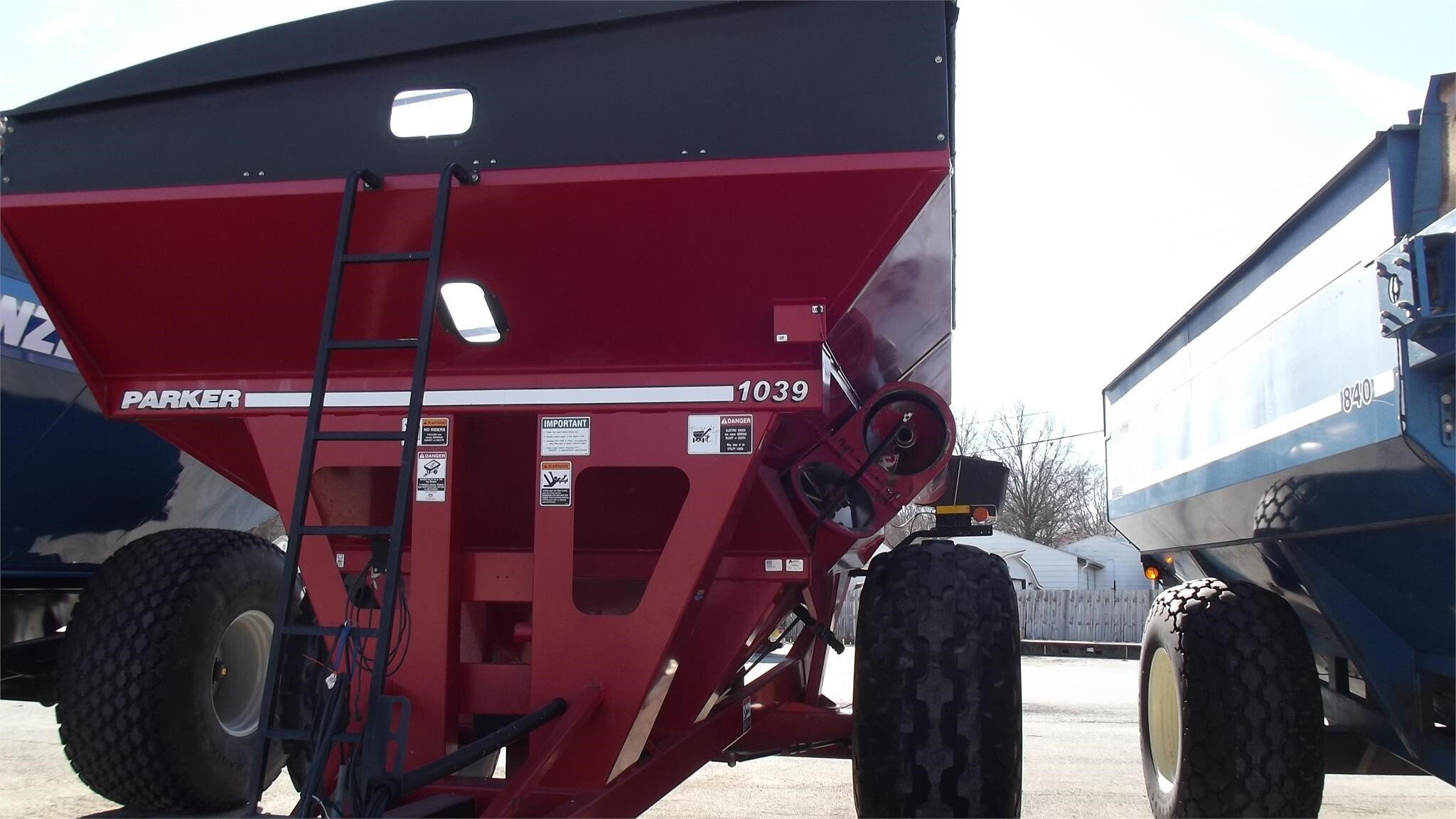2011 Parker 1039 Grain Cart