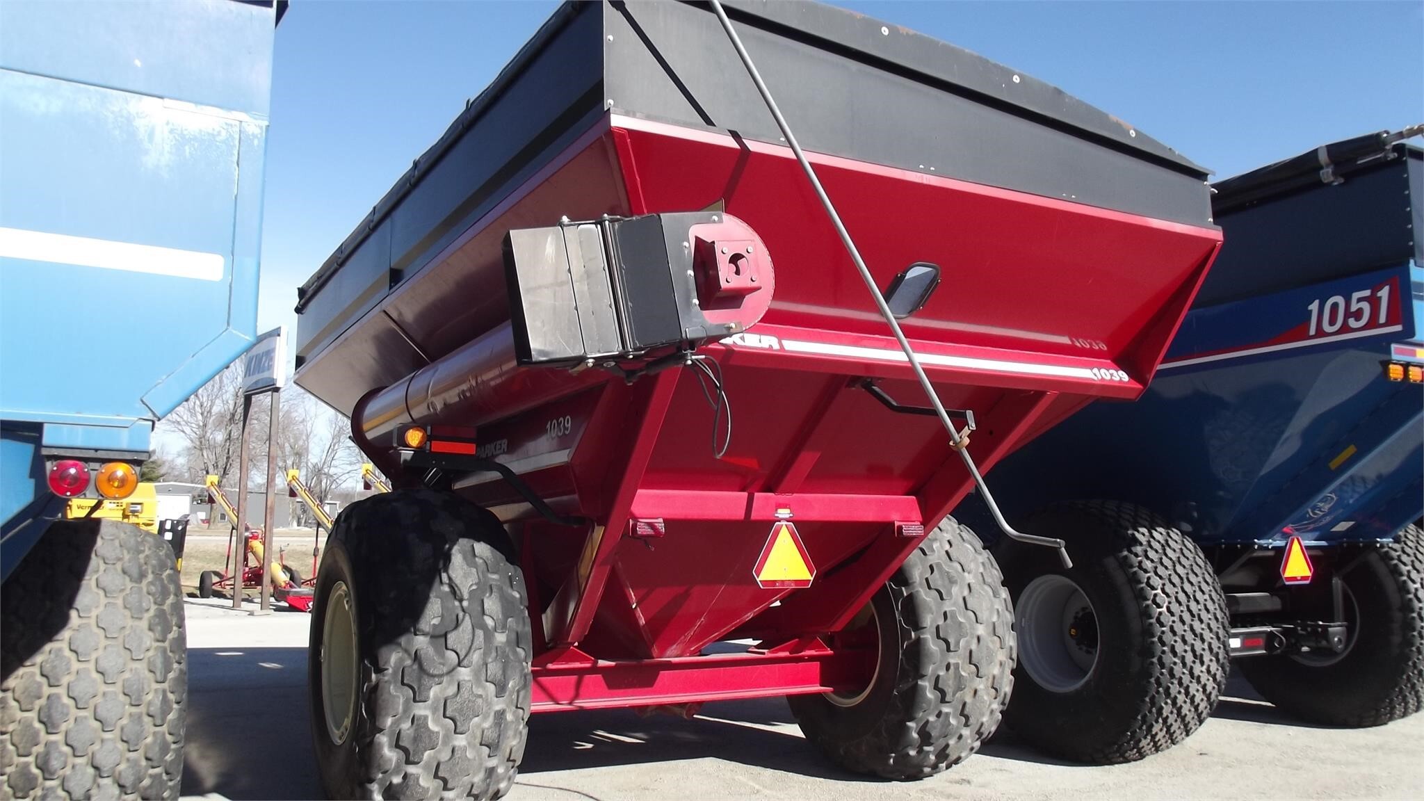 2011 Parker 1039 Grain Cart