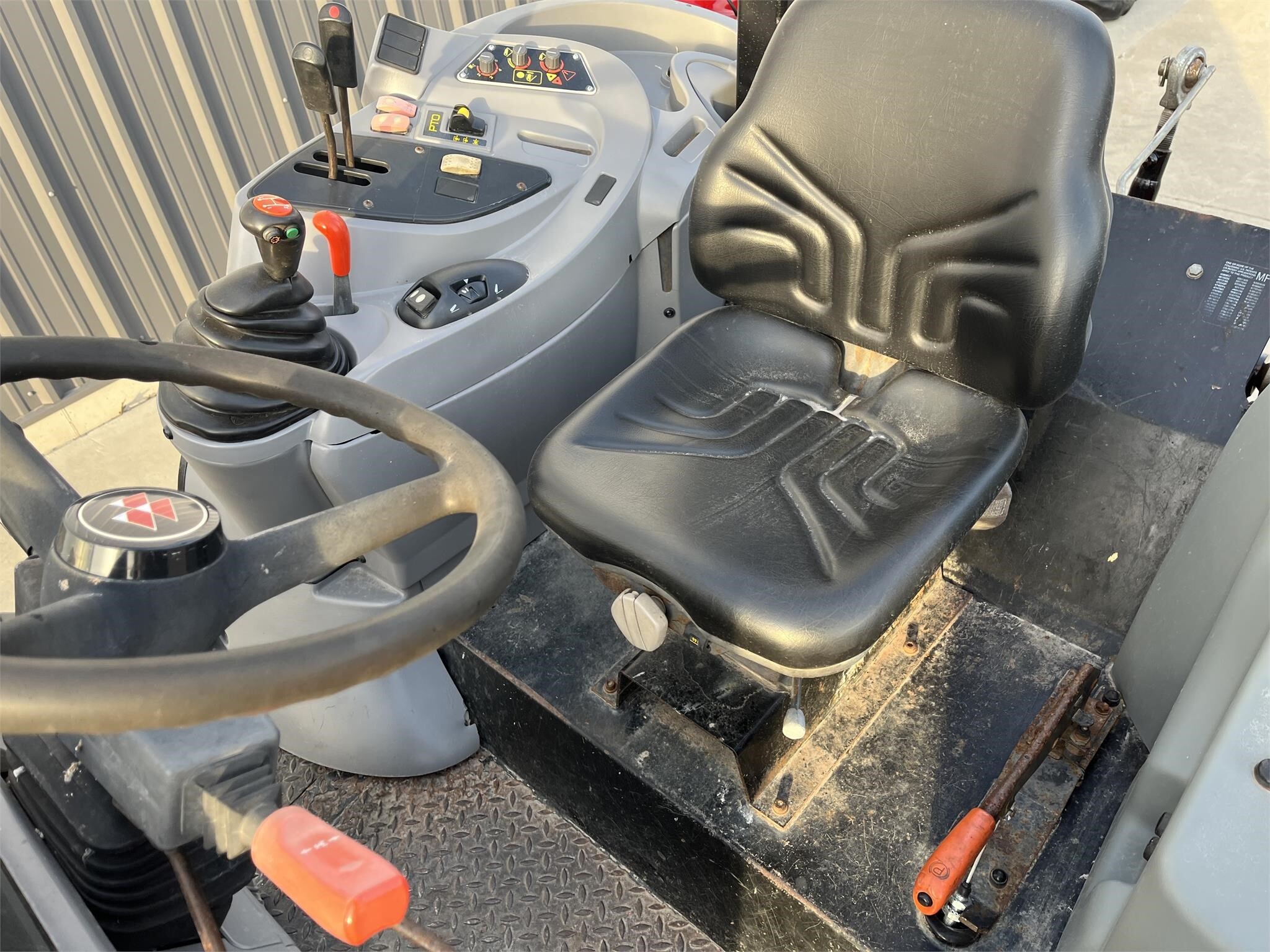 2005 Massey Ferguson 5455 Tractor