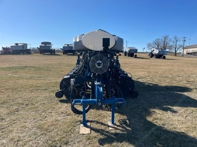 2021 Kinze 4905 Planter