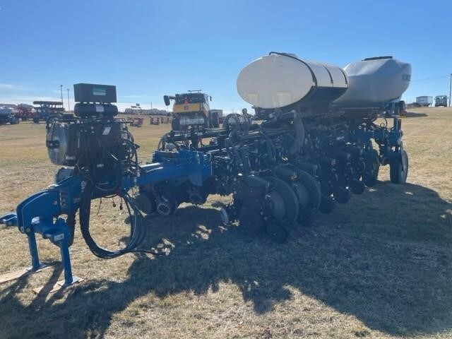 2021 Kinze 4905 Planter