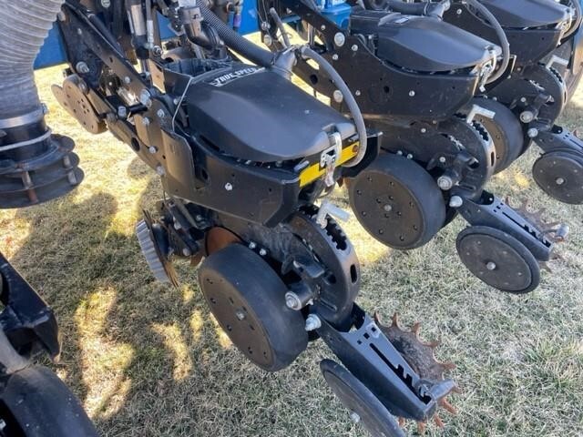 2021 Kinze 4905 Planter