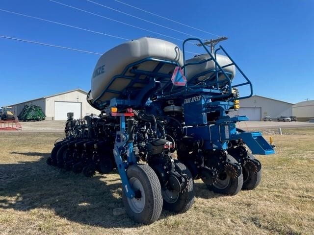 2021 Kinze 4905 Planter