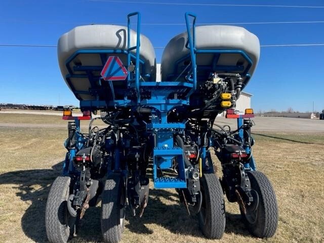 2021 Kinze 4905 Planter