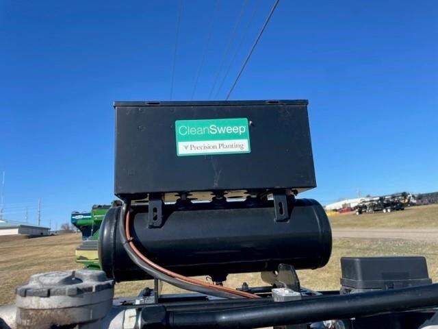 2021 Kinze 4905 Planter