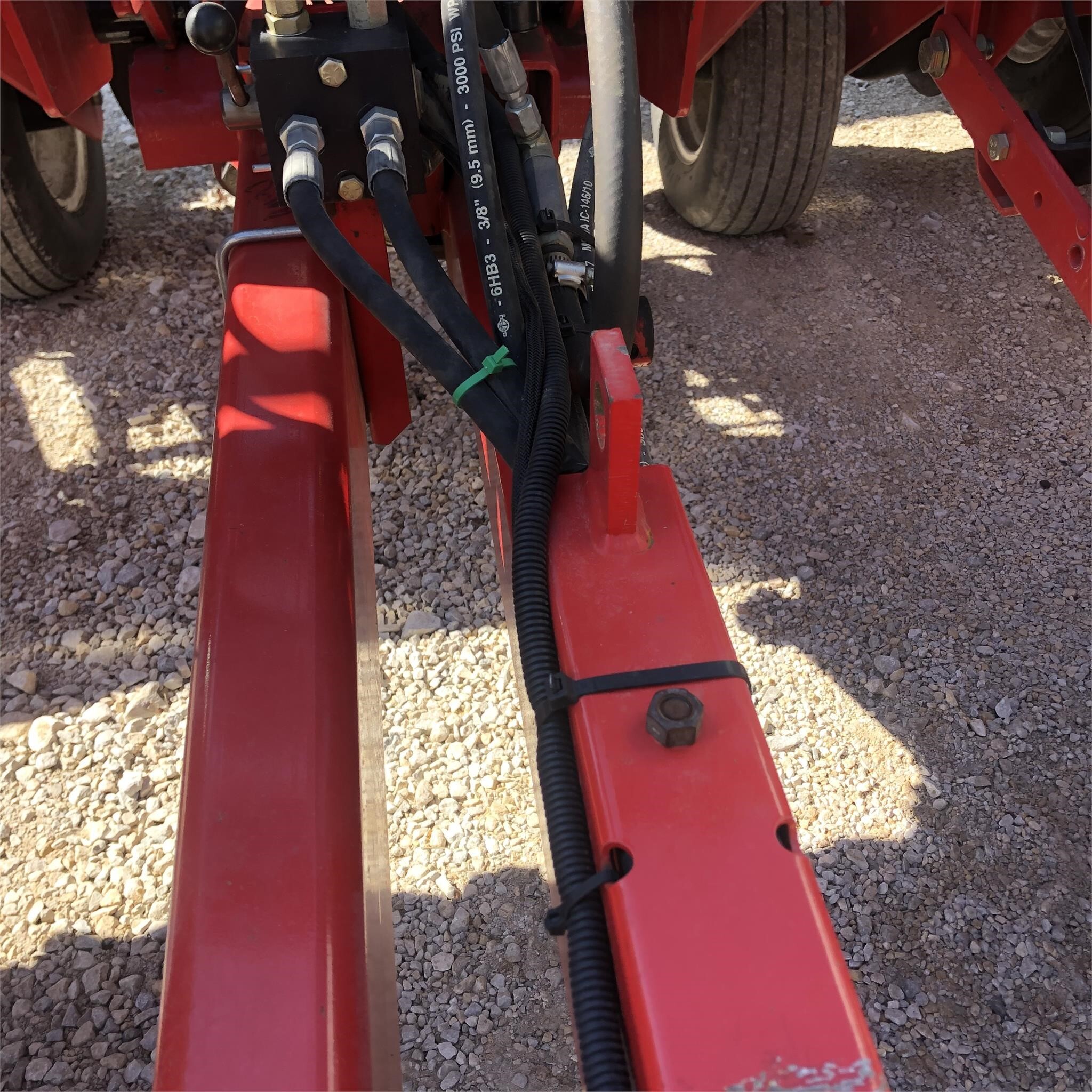  White 8222 Planter