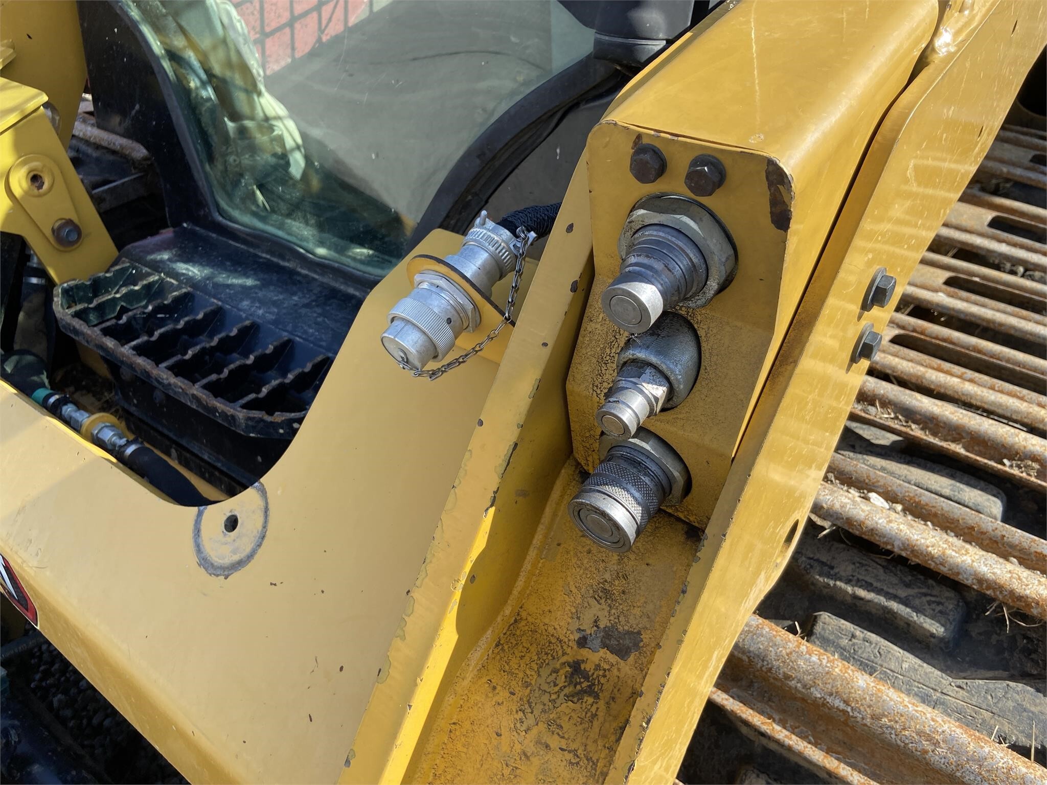 2018 Caterpillar 242D Skid Steer
