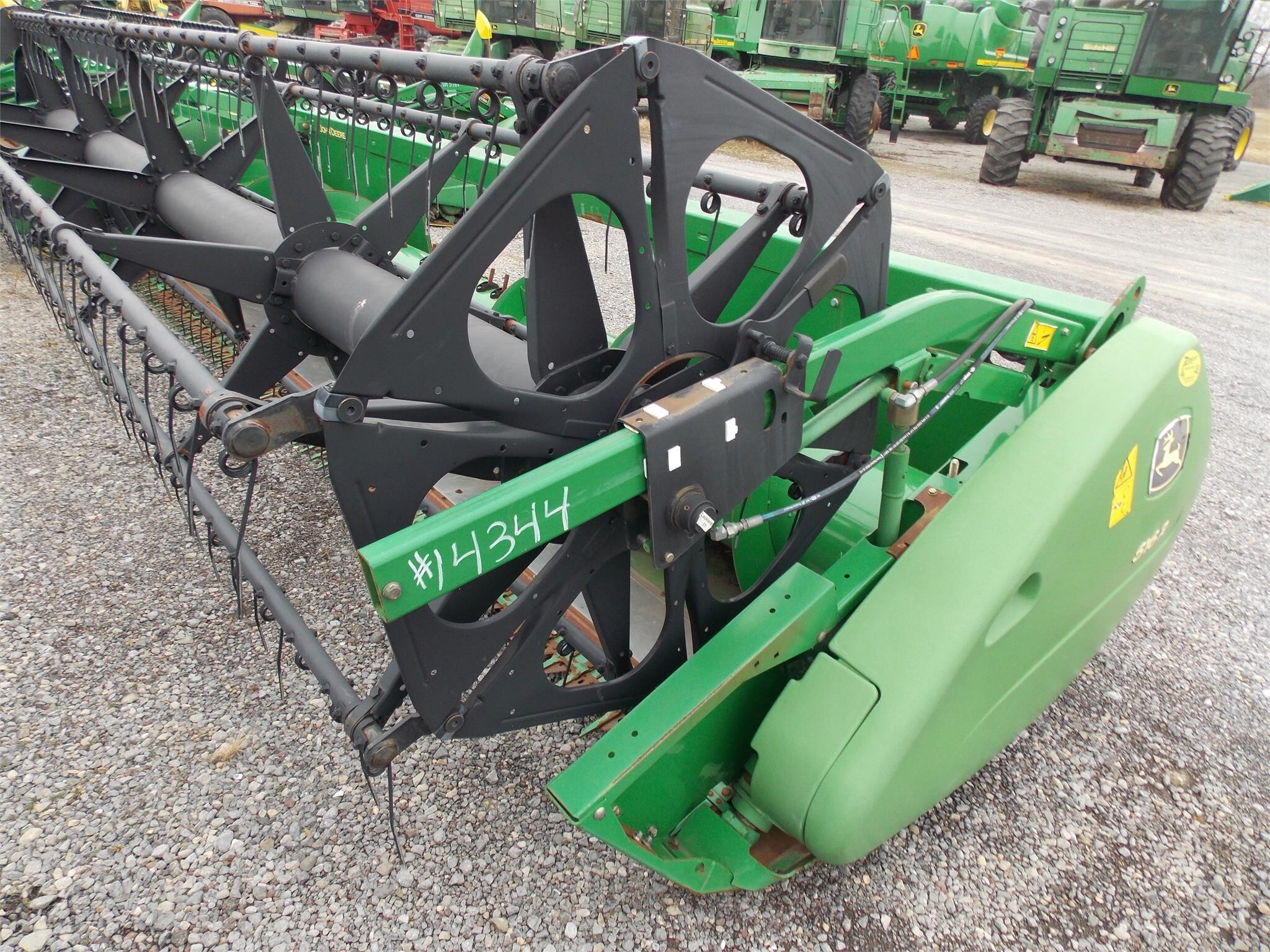 2012 John Deere 616R Platform