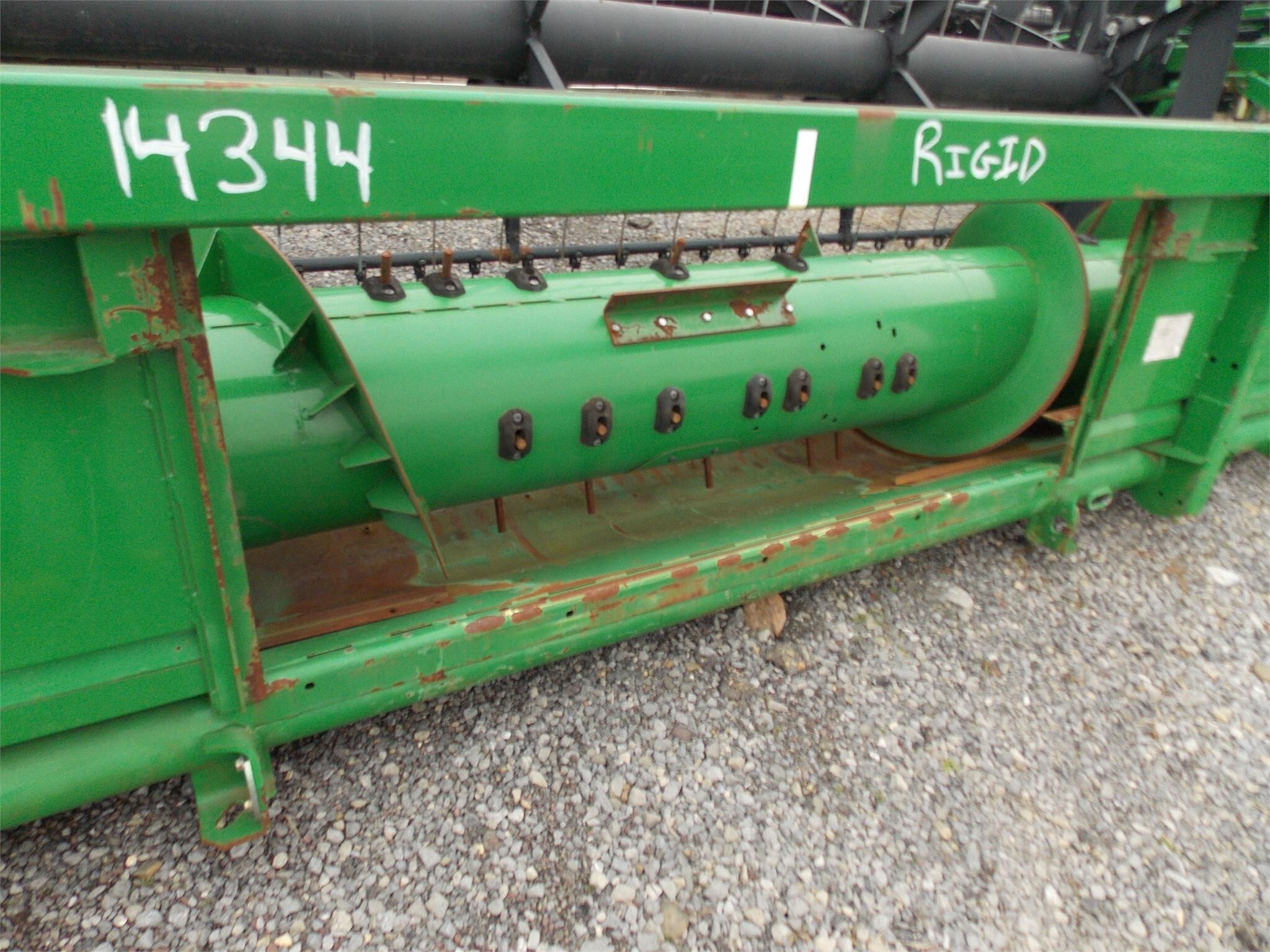 2012 John Deere 616R Platform