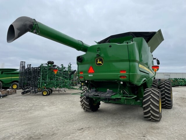 2023 John Deere S780 Combine