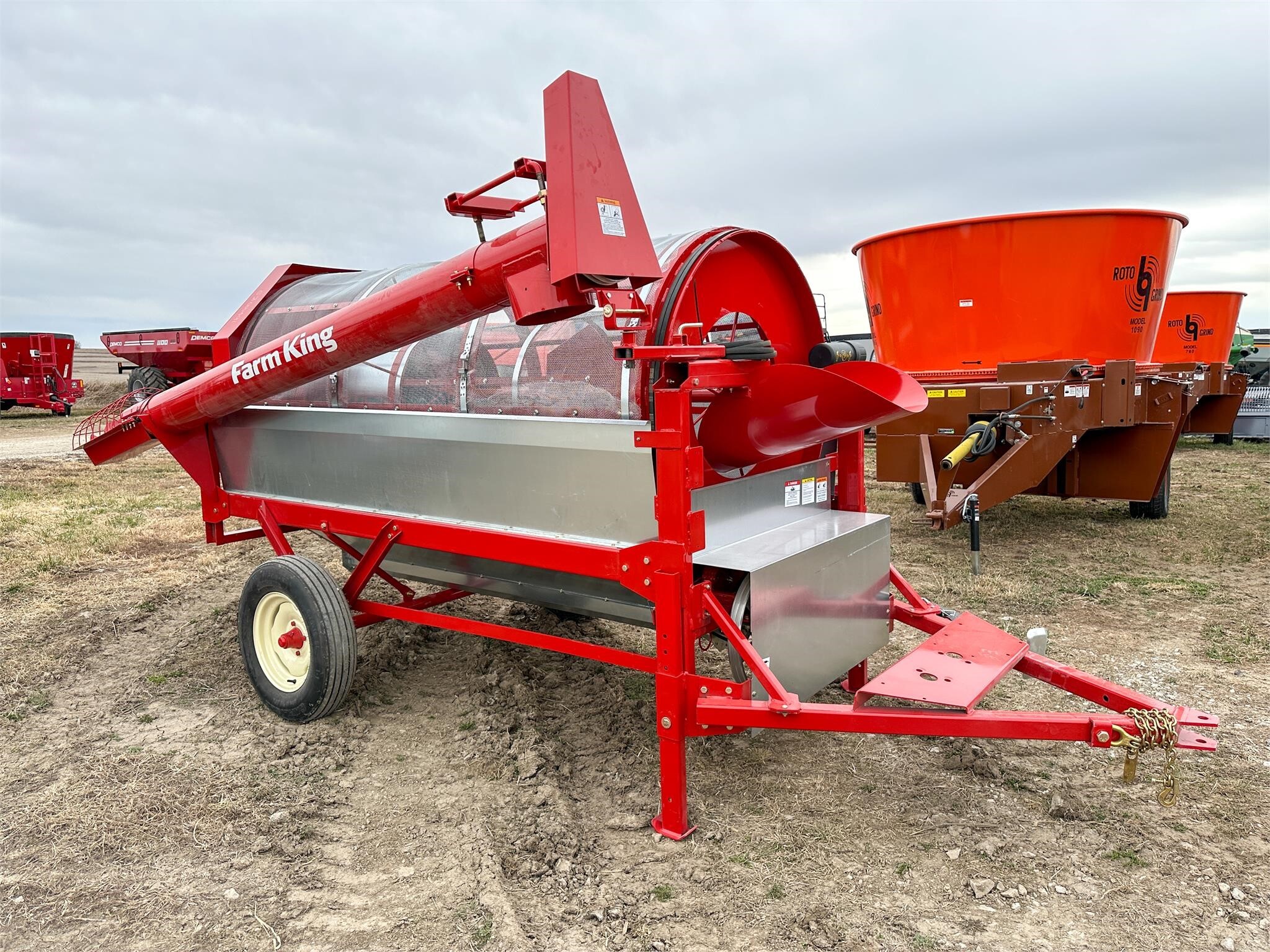 2026 Farm King Y482 Grain Cleaner