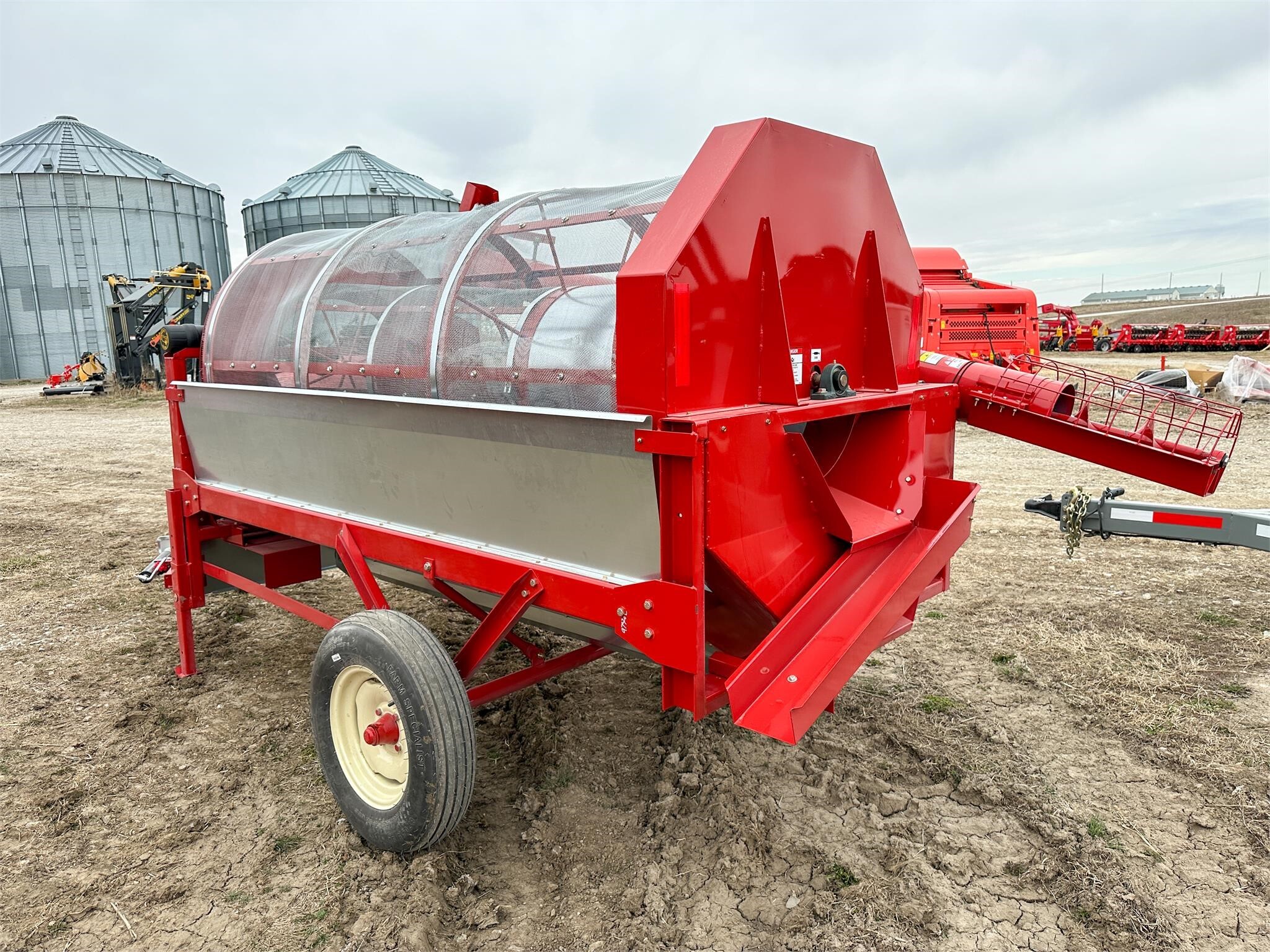 2026 Farm King Y482 Grain Cleaner