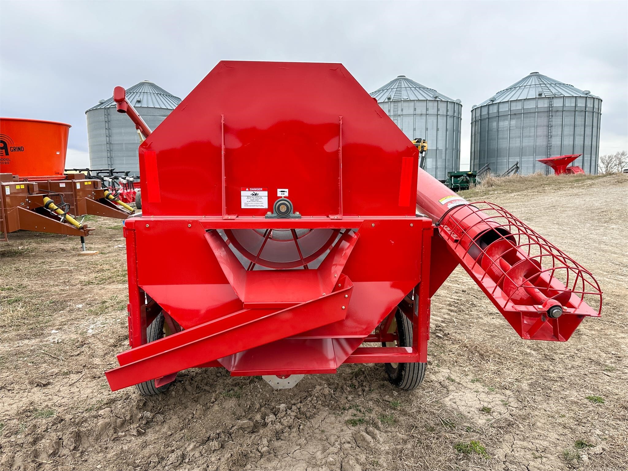 2026 Farm King Y482 Grain Cleaner