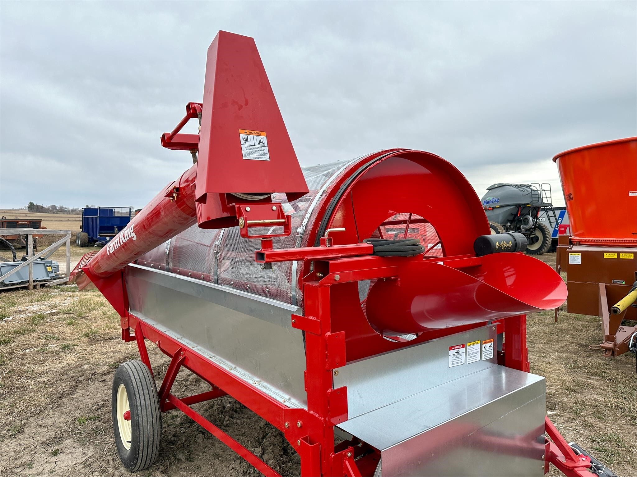 2026 Farm King Y482 Grain Cleaner