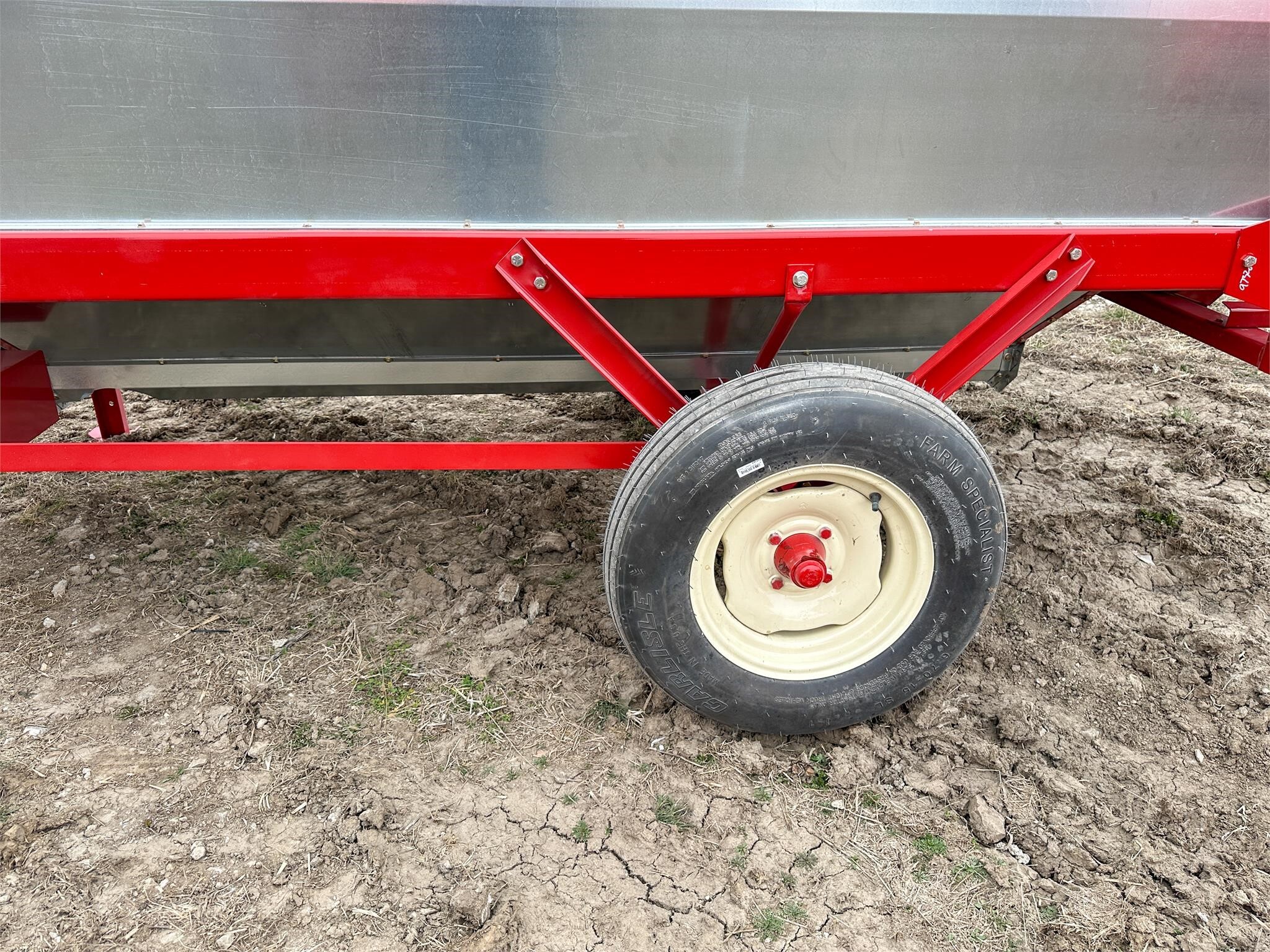2026 Farm King Y482 Grain Cleaner